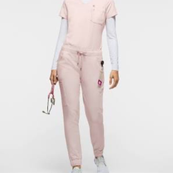 Jaanuu Rhena Essential 1-Pocket Scrub Top — Blushing Pink 🌸 Sz Small - Picture 3 of 6